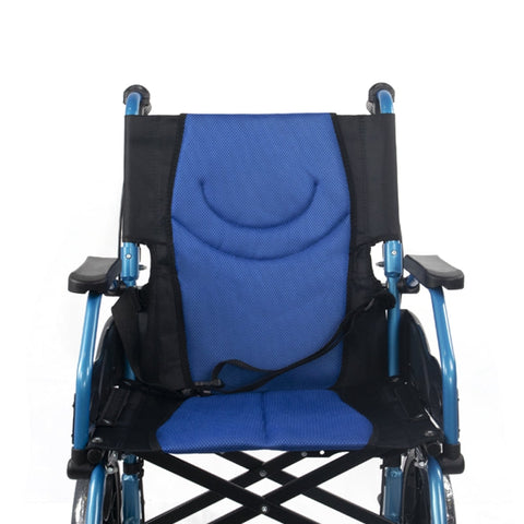 Sedia a rotelle pieghevole in alluminio con freni sulle maniglie, colore blu