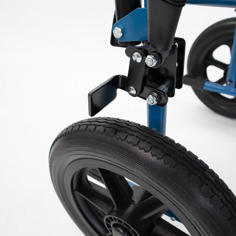 Sedia a rotelle pieghevole con ruote piccole colore blu